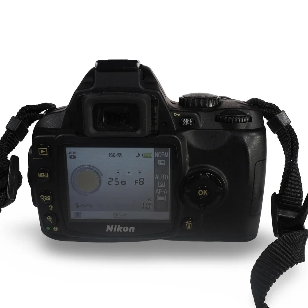 Nikon D40 DSLR Camera Bundle Shutter Count 109 Black‎ 18-55mm 55-200mm Lenses